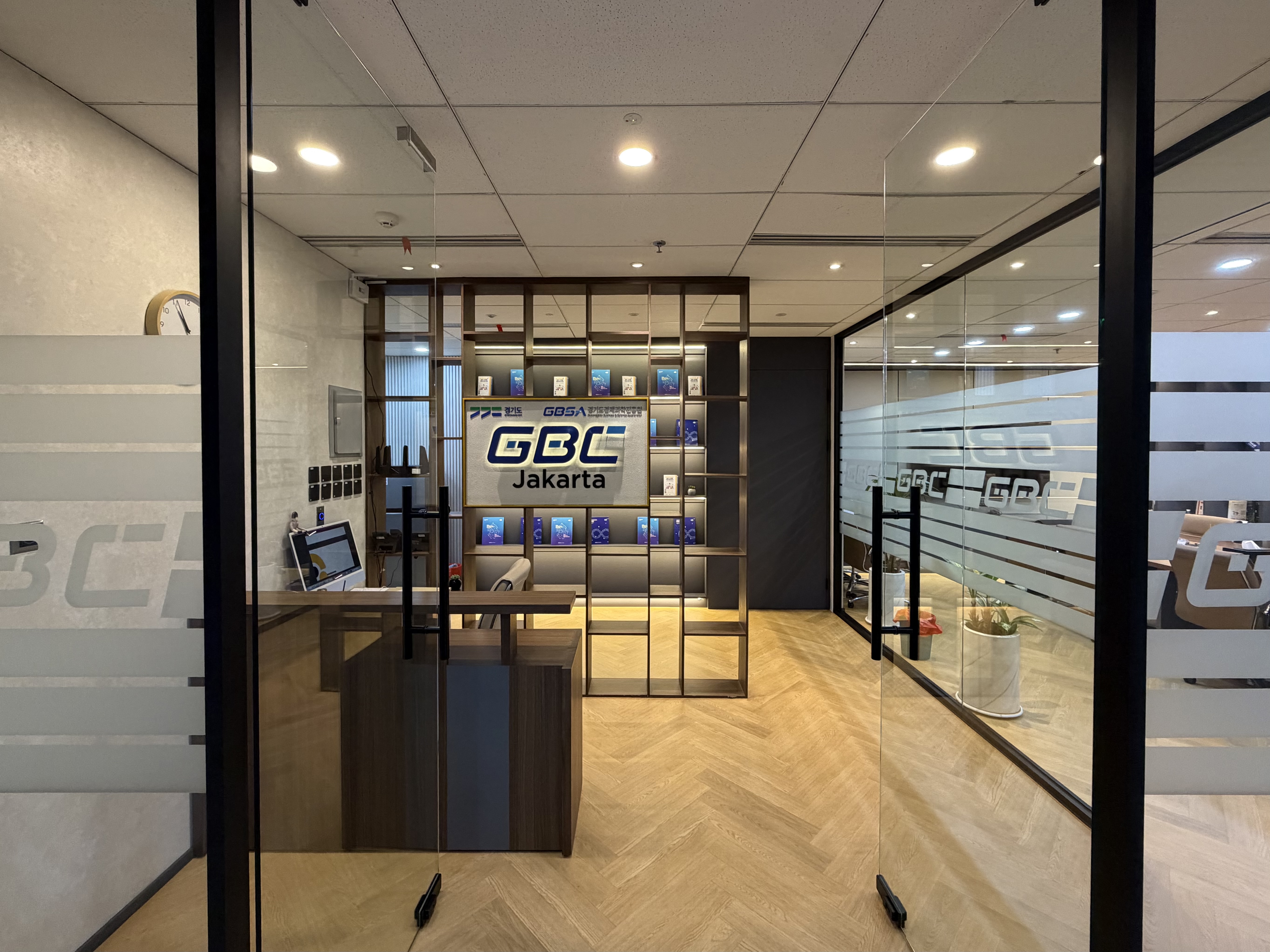 1 GBC JKT 사무실 입구.jpg 이미지